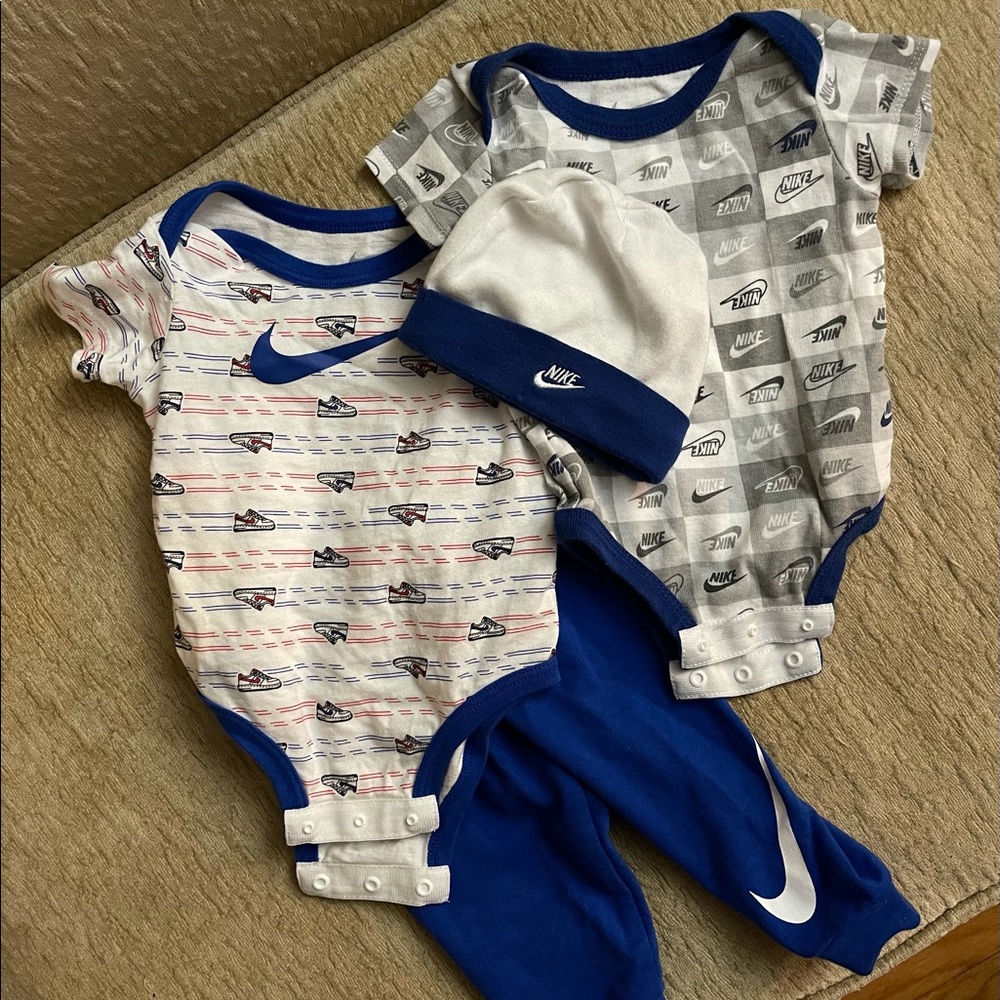 Nike infant boys 4 piece set 0-6 mo./pants 6mo